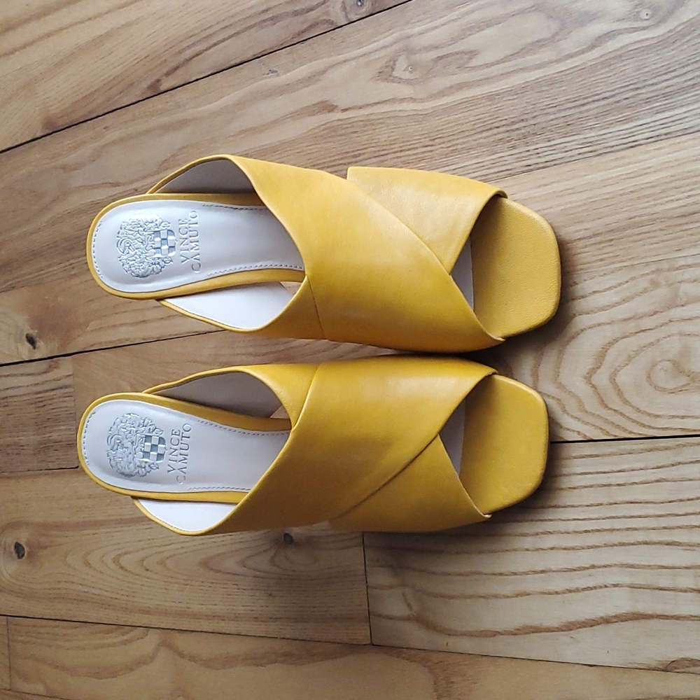 [SOLD] Vince Camuto Averessa Mules - Picture 2 of 6